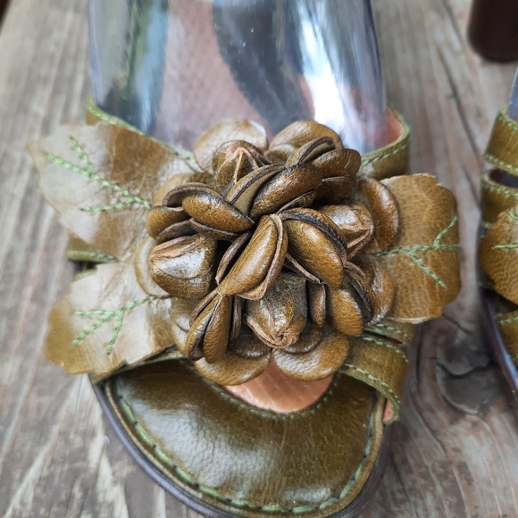 Retro Born Leather Green Yellow Buckle Strap Heels With 3D Flower Size 8 - Picture 5 of 15